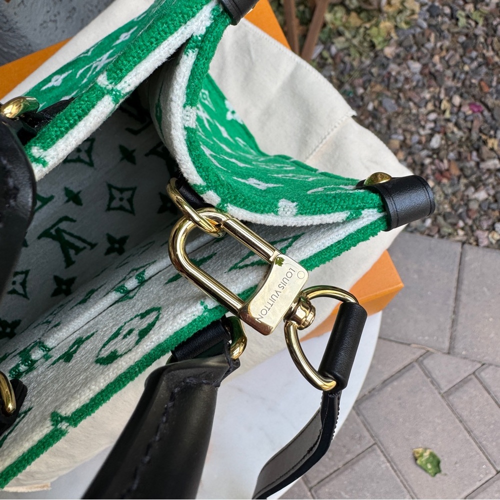 Louis Vuitton Monogram Velvet OnTheGo PM - Picture 8 of 16